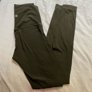 Dark green lulu aligns